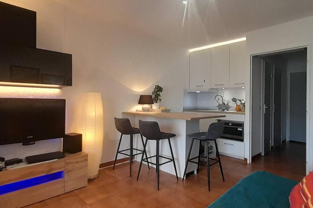 Studio 4 Pers Coeur Du Lavandou 5Mn A Pied Des Plages Le Lavandou Exteriör bild